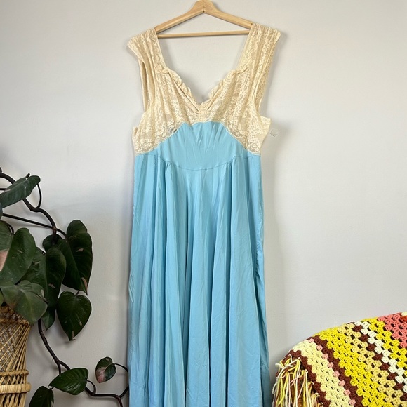 1940’s PLUS SIZE Joy Lingerie Co. Blue Satin Cream Lace Maxi Slip Dressing Gown - Picture 8 of 16